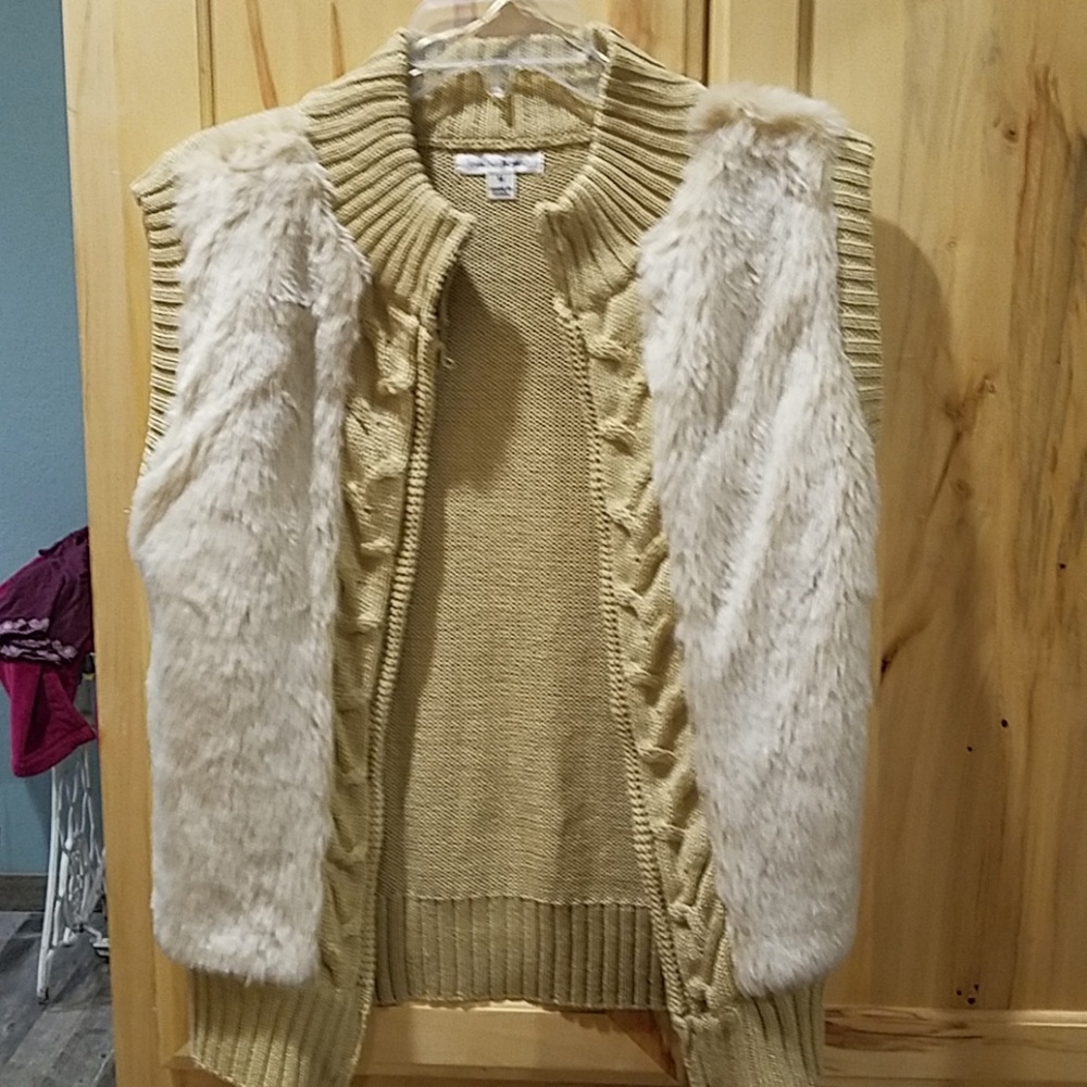 Fur vest - Picture 3 of 4